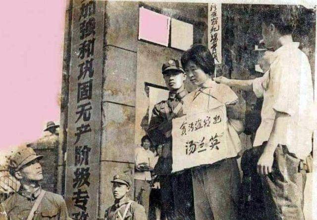 七十年代一次查账，查出一位巨额贪官，信用社被挥霍的只剩9000元