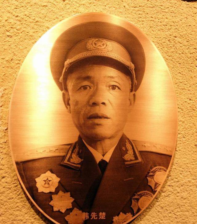 别再说韩有功中晋上了，韩先楚不是“晋上将”，而是本该上将