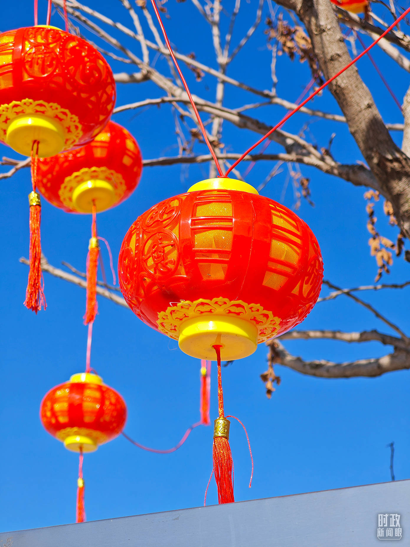 时政新闻眼丨春节前夕看望慰问，习近平为何来到这个村