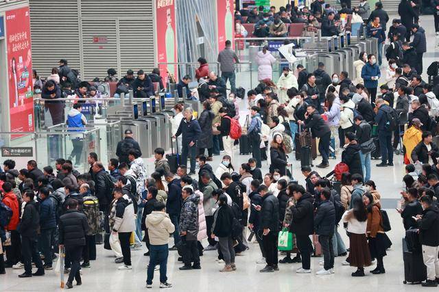 2025年春运收官在即 郑州东站迎来返程高峰