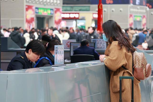 2025年春运收官在即 郑州东站迎来返程高峰