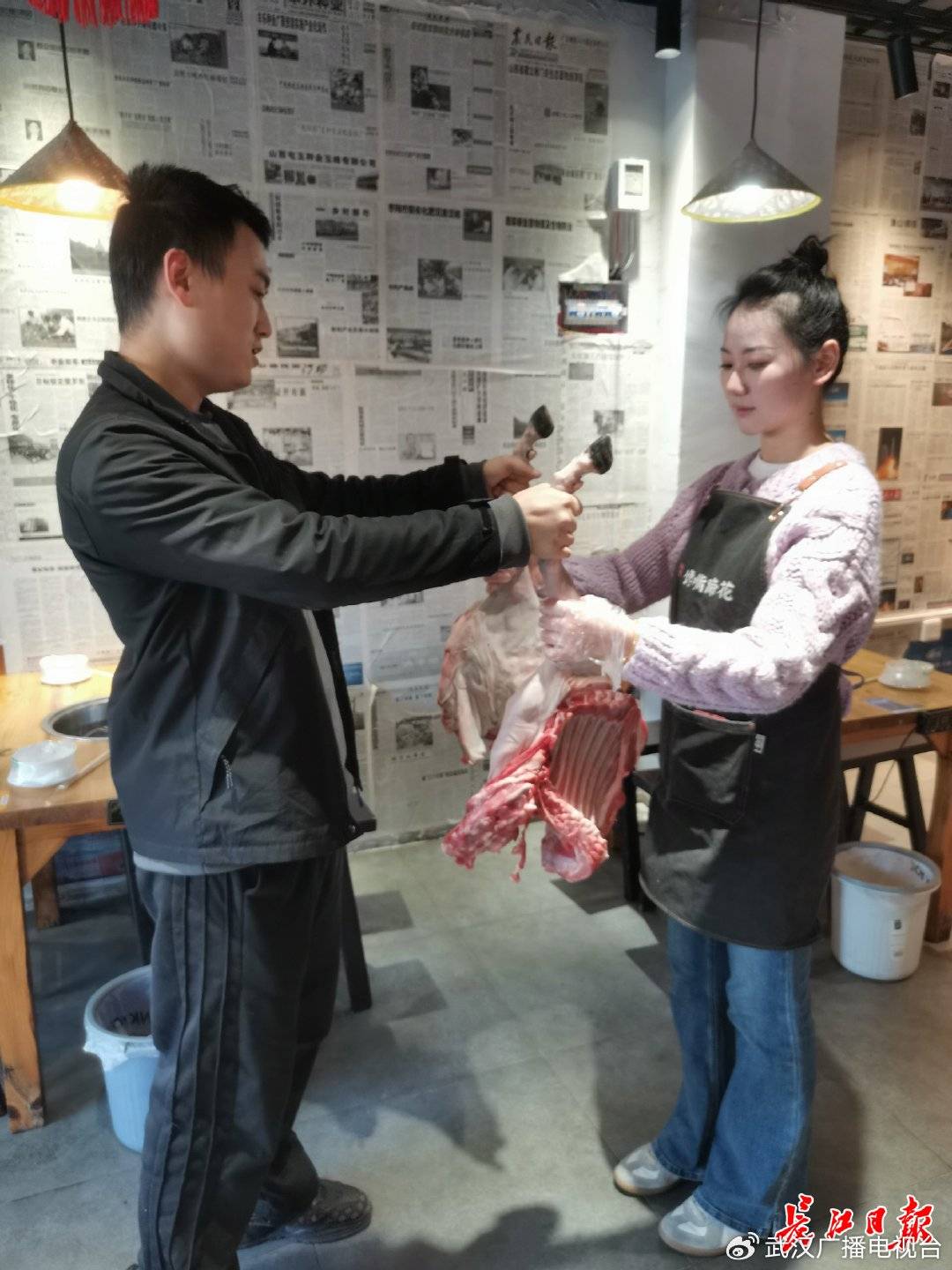 贵州空姐辞职来汉开火锅店，困难时“武汉好房东”向她发出邀请