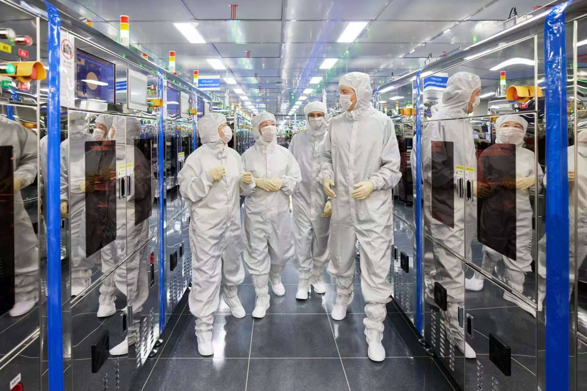 苹果首席运营官见证中国制造：歌尔与立讯精密的绿色与智能之路