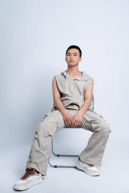 林恒欣：闪耀在时尚模特界的多面新星