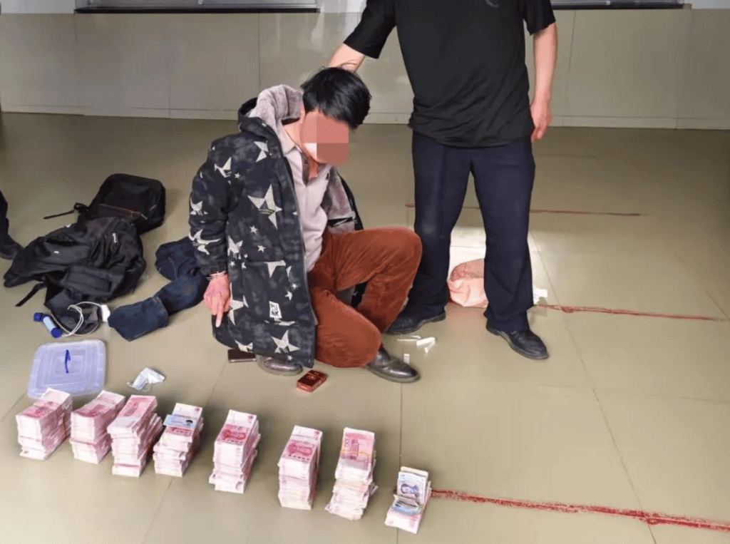 云南巧家警方抓获一名网逃人员：带70余万现金“隐居”山洞，昼伏夜出