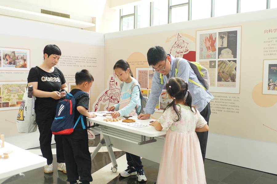 世界读书日｜公共图书馆在上海何以受青睐？无界阅读助推“读书这么好的事”