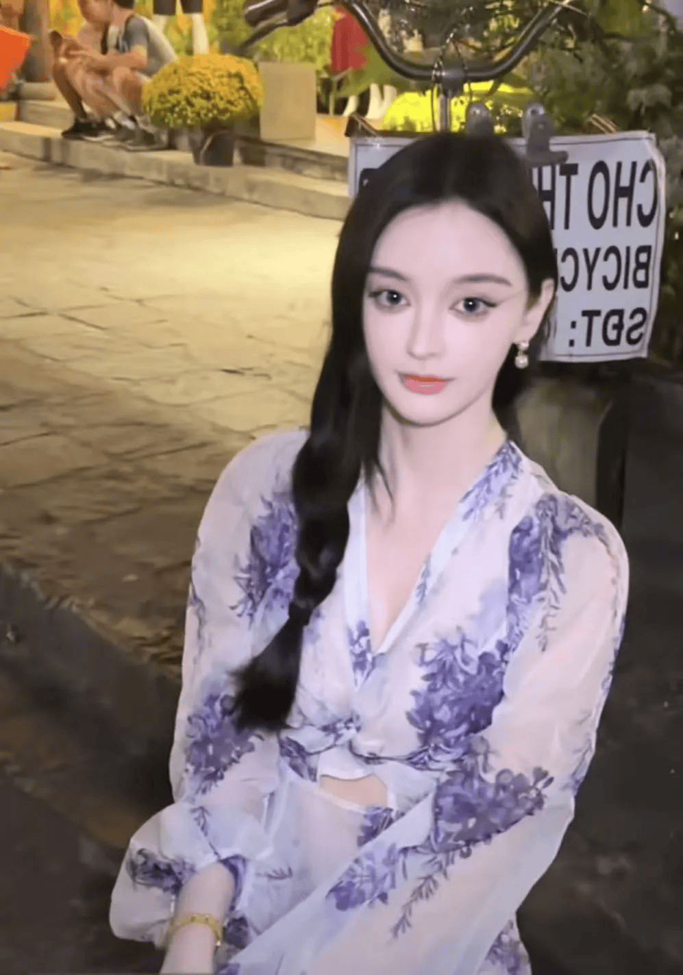 “美院聋哑女生因长相太完美”登热搜第一，本人承认微调：不太上镜，比照片视频好看